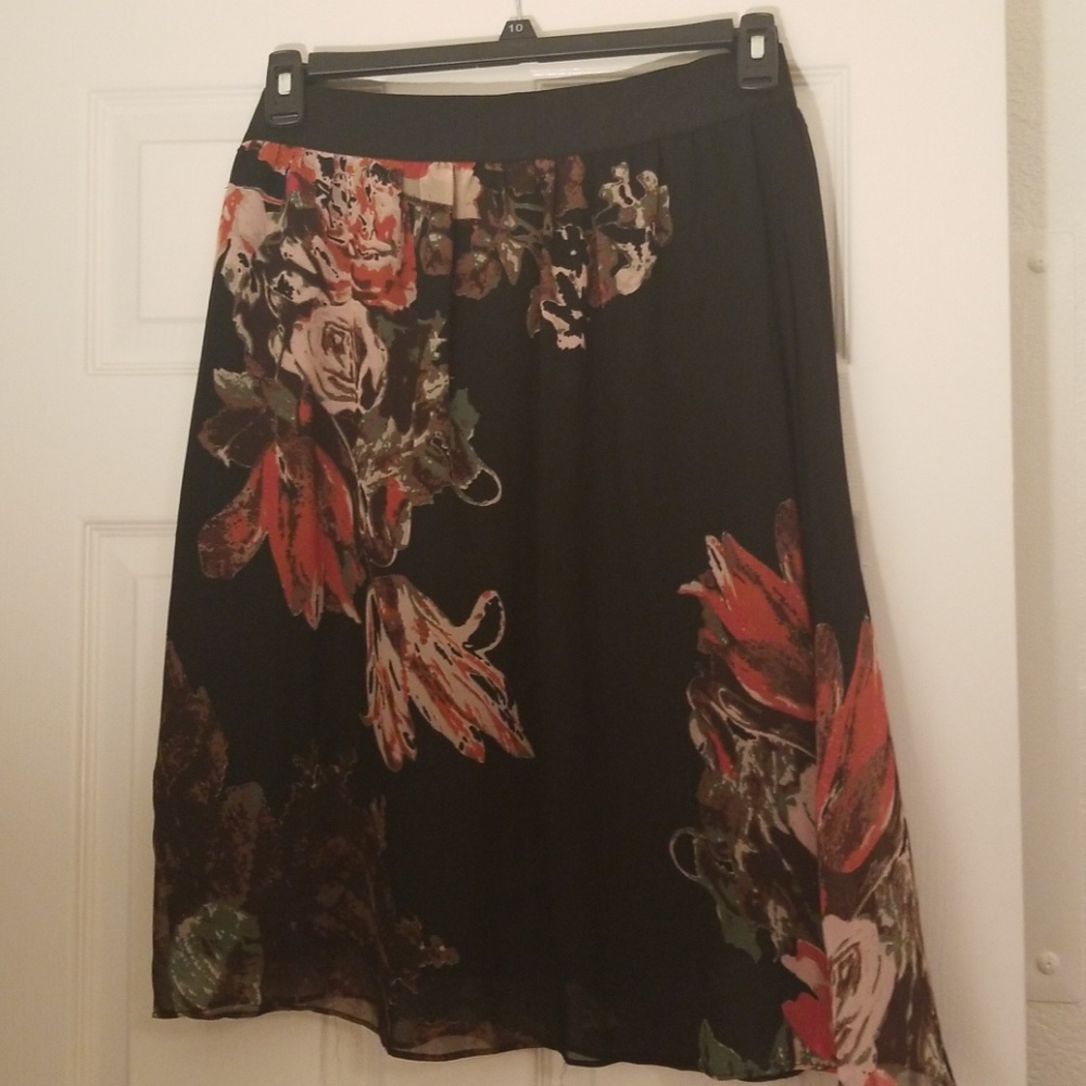 Skirt shear floral over black under skirt